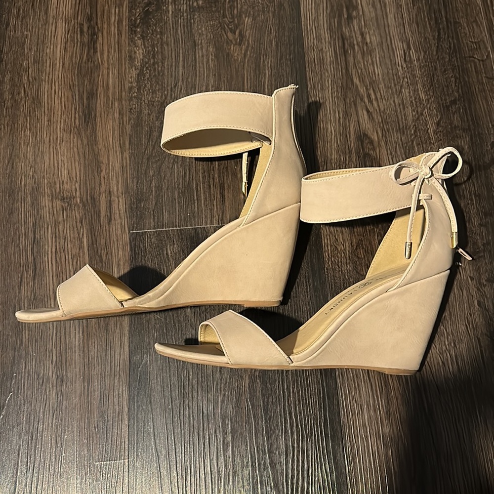 CHINESE LAUNDRY | CAMOMILE WEDGE SANDAL - Picture 4 of 8